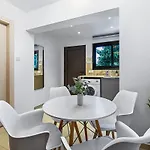 Apartment Orange Tree Studio, Just Steps From The Sea *