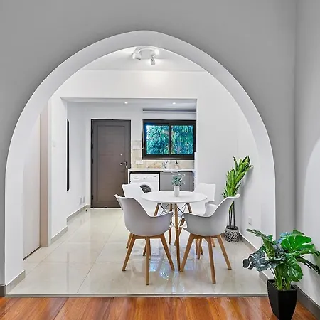 Apartman Orange Tree Studio, Just Steps From The Sea Paphos