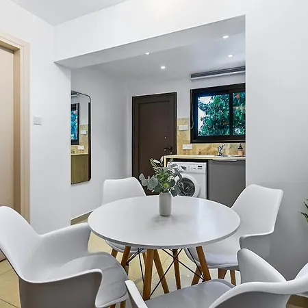 Apartment Orange Tree Studio, Just Steps From The Sea *