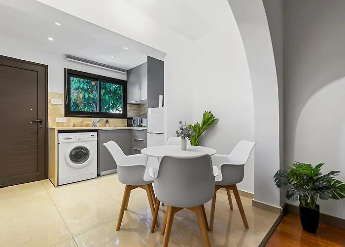 Orange Tree Studio, Just Steps From The Sea * Paphos