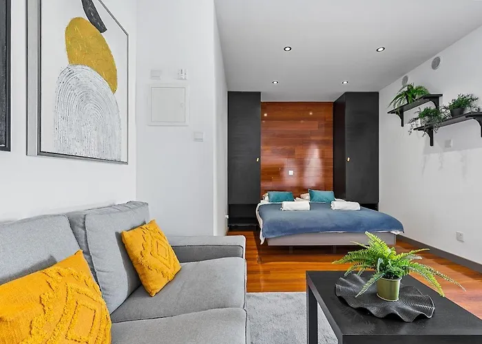 Orange Tree Studio, Just Steps From The Sea 파포스