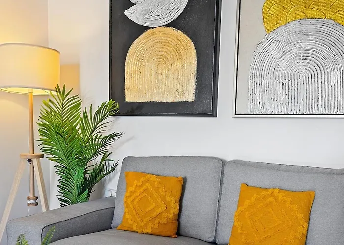 Orange Tree Studio, Just Steps From The Sea