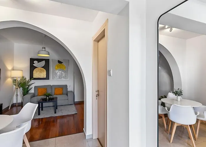 Orange Tree Studio, Just Steps From The Sea 아파트 *