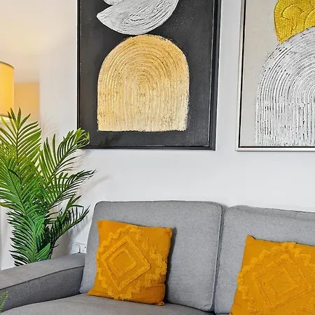 Orange Tree Studio, Just Steps From The Sea