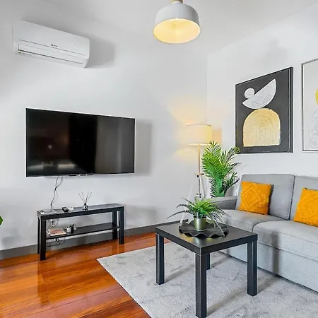 Orange Tree Studio, Just Steps From The Sea