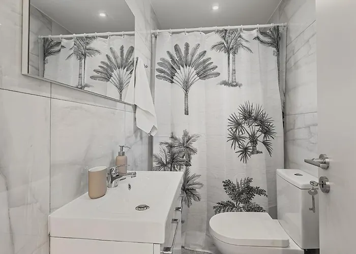 Orange Tree Studio, Just Steps From The Sea *