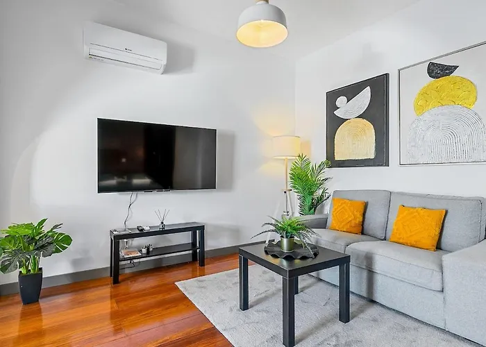 Orange Tree Studio, Just Steps From The Sea