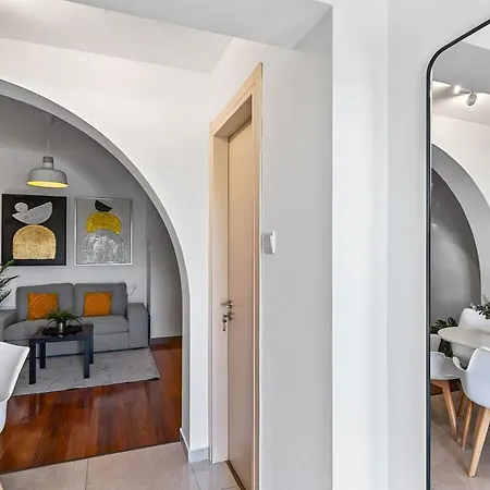 Orange Tree Studio, Just Steps From The Sea Apartmán *